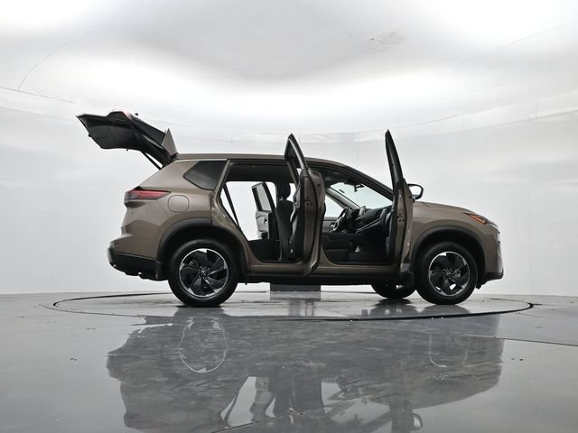 Used 2025 Nissan Rogue SV FWD image 52