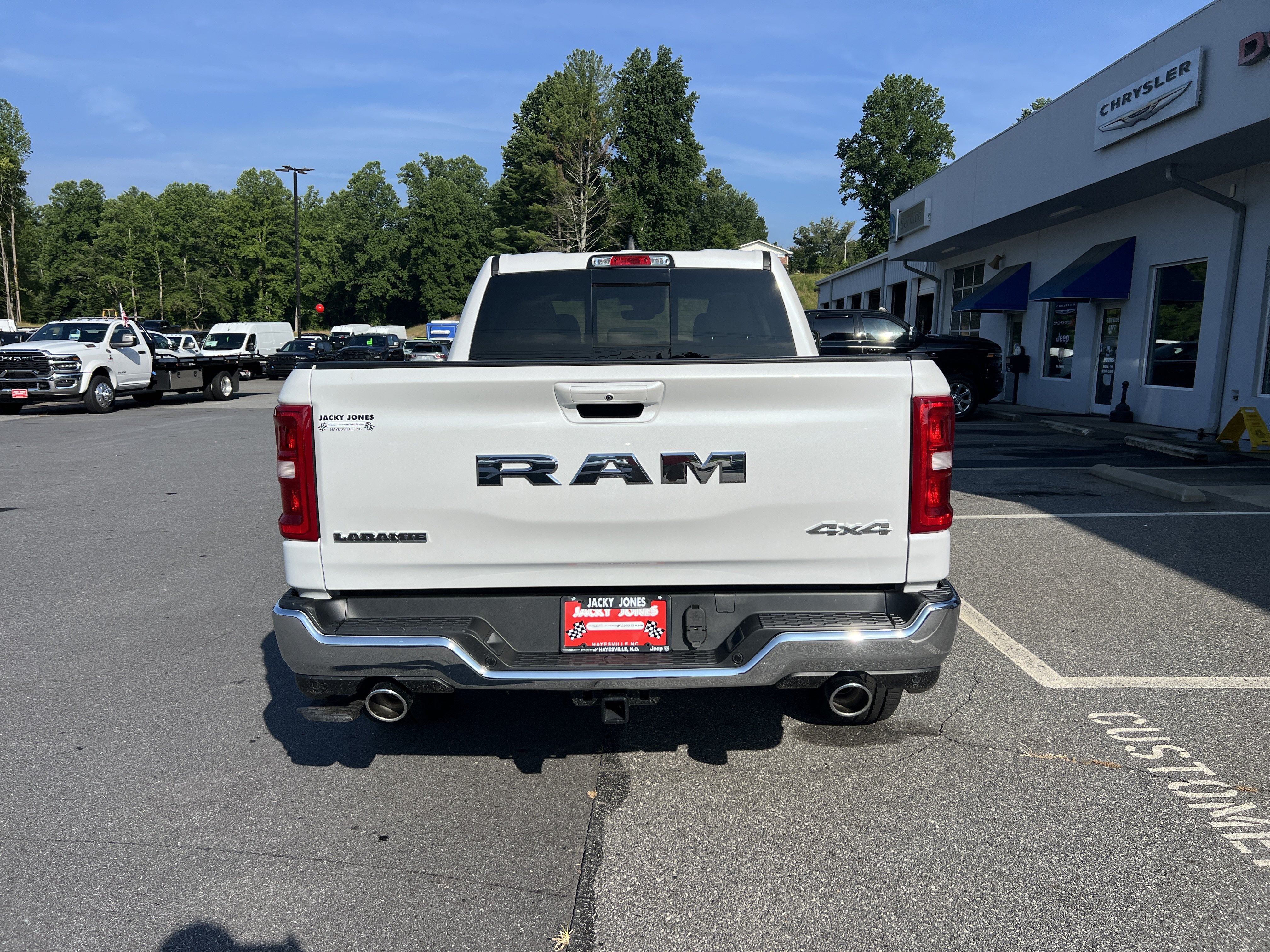 Used 2025 RAM 1500 Laramie AWD/4WD image 2