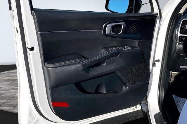 Used 2022 Kia Sorento S w/ Panoramic Sunroof Package image 25
