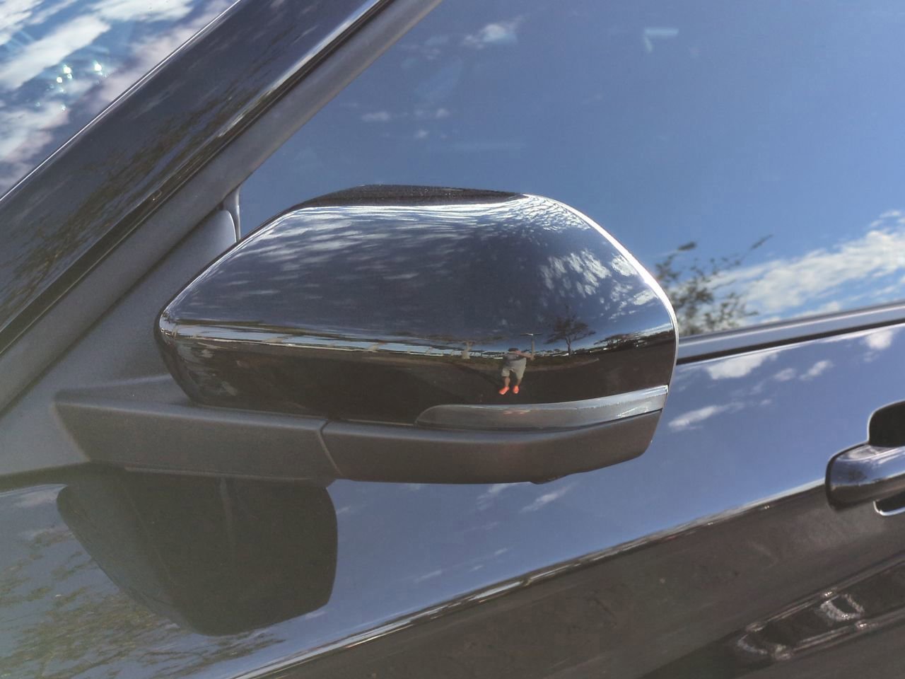 Certified 2025 Ford Explorer ST-Line w/ Premium Package image 12