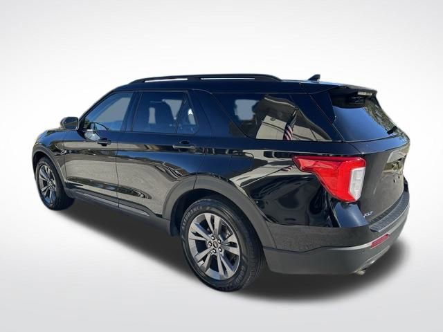 Certified 2022 Ford Explorer XLT w/ Equipment Group 202A image 5