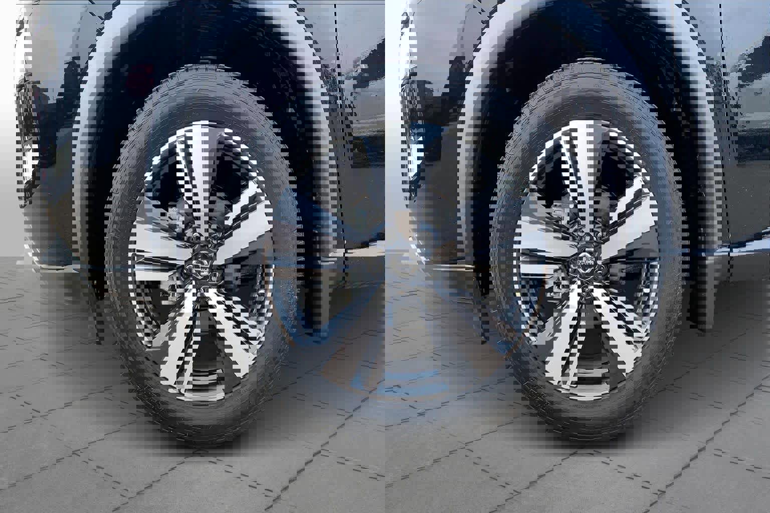 Used 2021 Nissan Rogue SL w/ Premium Package image 10