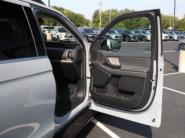 Certified 2025 Ford Expedition Active AWD/4WD image 35