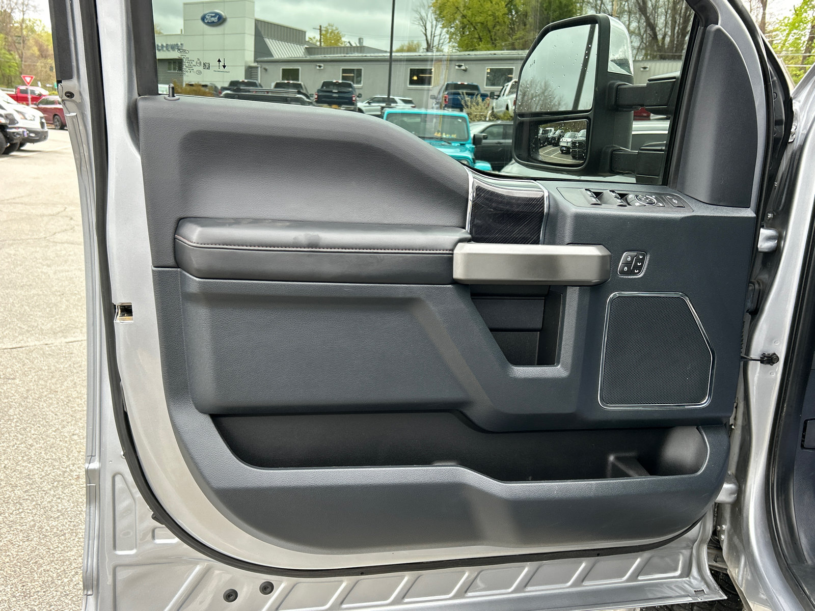 Certified 2022 Ford F350 Platinum AWD/4WD image 8