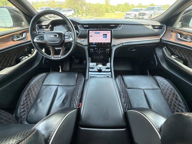 Used 2024 Jeep Grand Cherokee Summit w/ Luxury Tech Group V AWD/4WD image 15