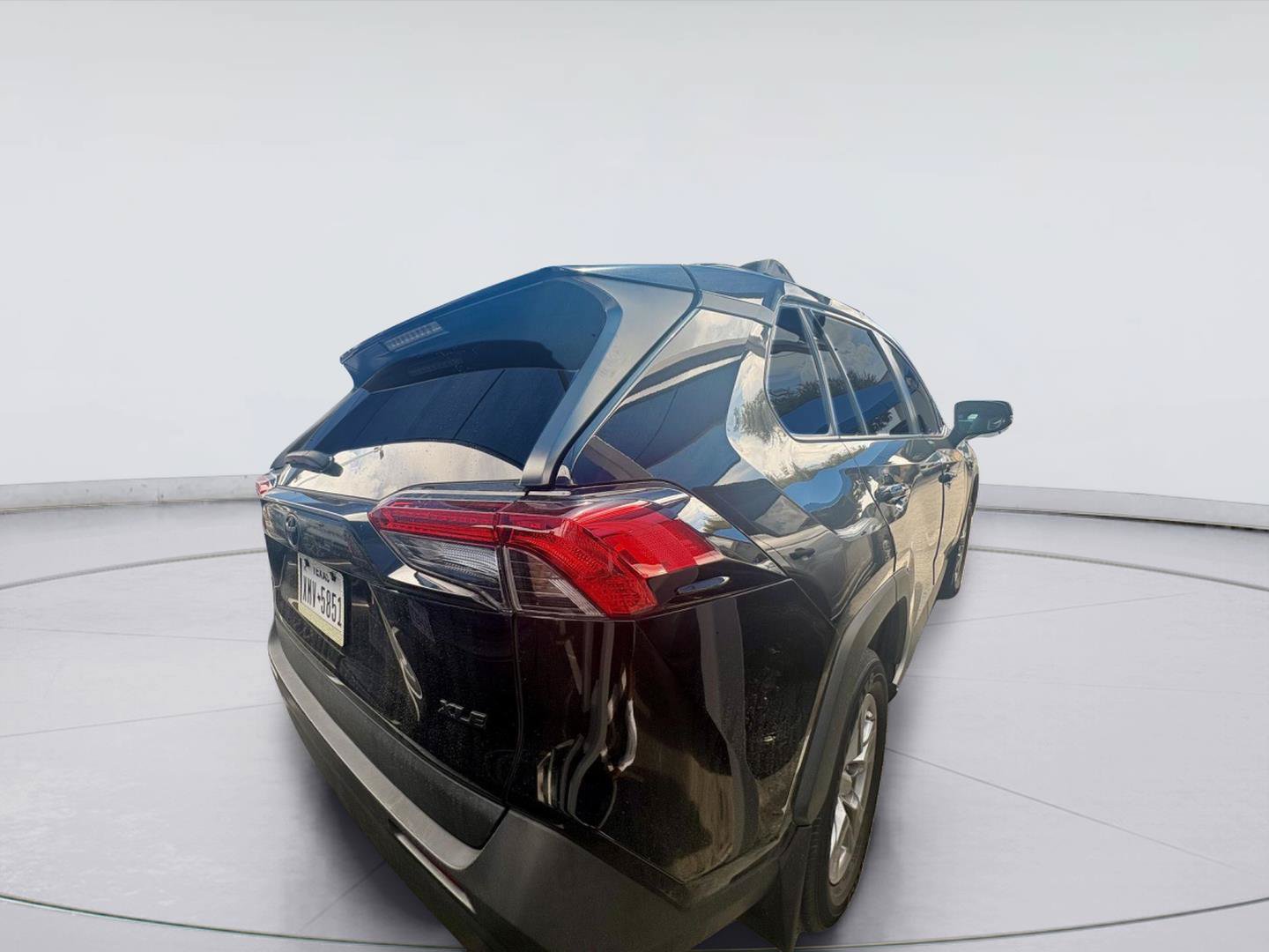 Used 2024 Toyota RAV4 XLE w/ Convenience Package FWD image 5