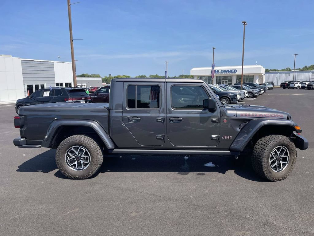 Used 2025 Jeep Gladiator Rubicon w/ Convenience Group AWD/4WD image 2