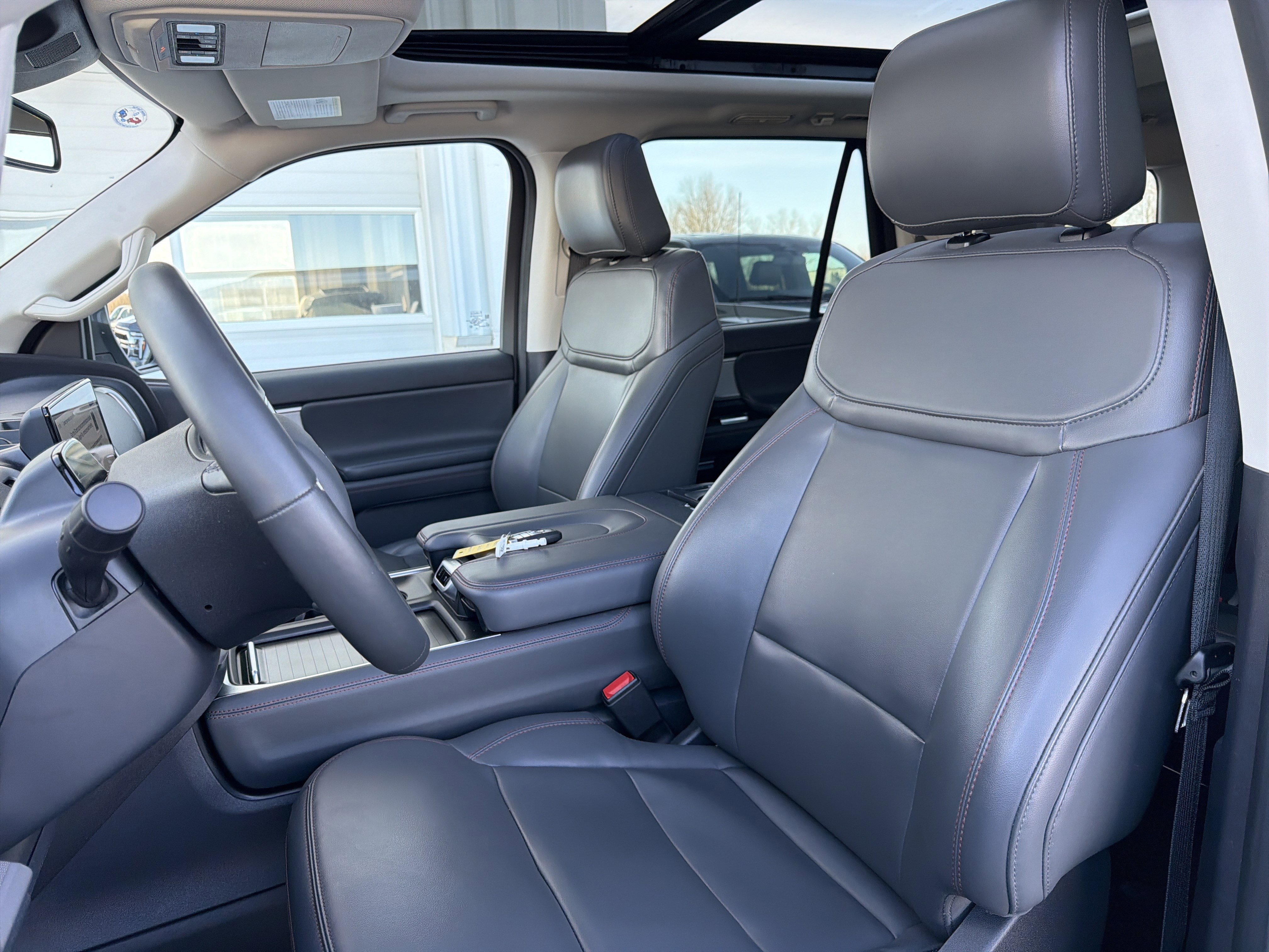 Certified 2025 Ford Expedition Active image 29