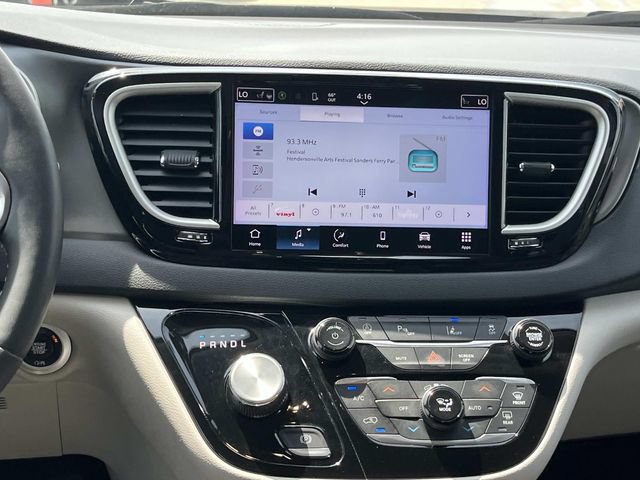 Used 2023 Chrysler Pacifica Touring-L FWD image 15