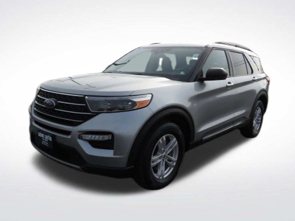 Certified 2022 Ford Explorer XLT w/ Equipment Group 202A AWD/4WD image 3