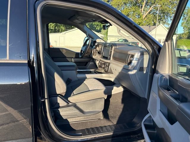 Certified 2025 Ford F250 XLT w/ Black Appearance Package AWD/4WD image 7