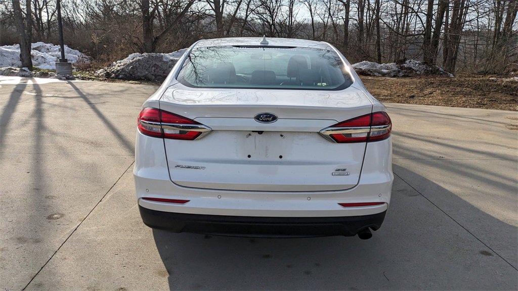 Certified 2020 Ford Fusion SE image 4