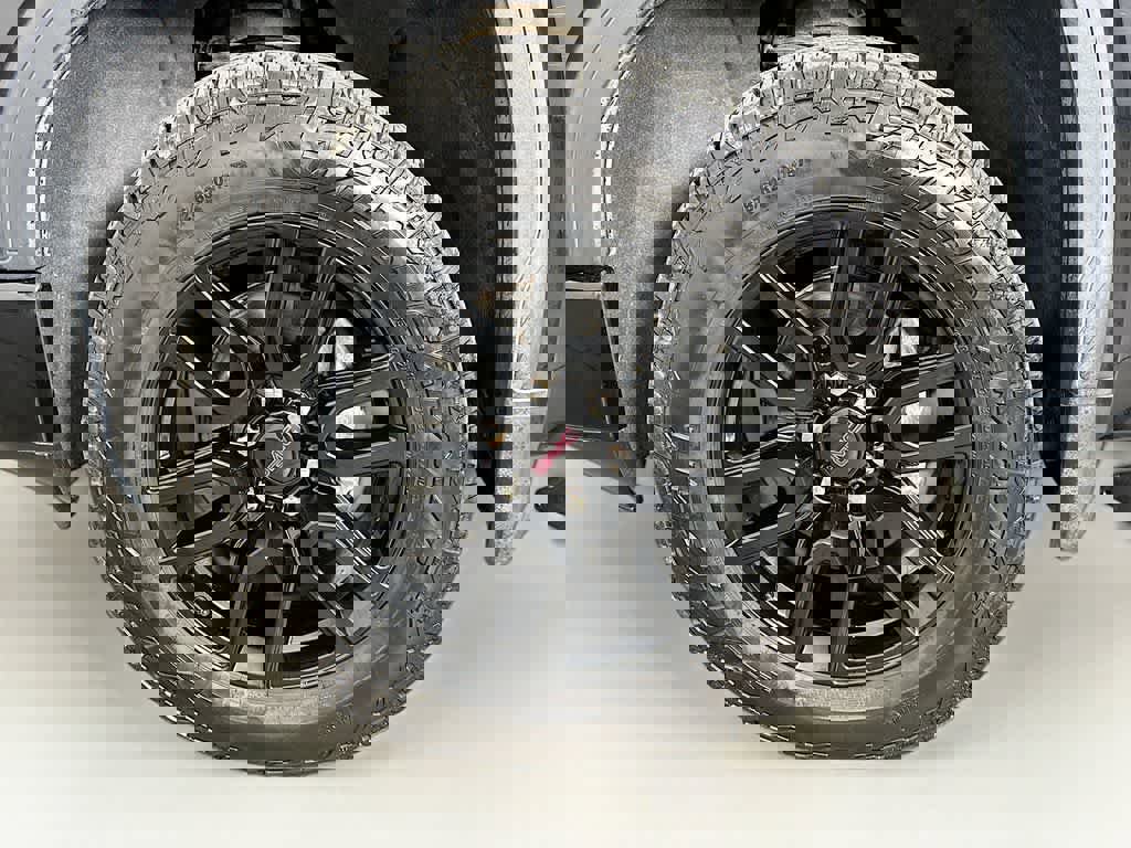 Used 2020 GMC Sierra 1500 Elevation image 11