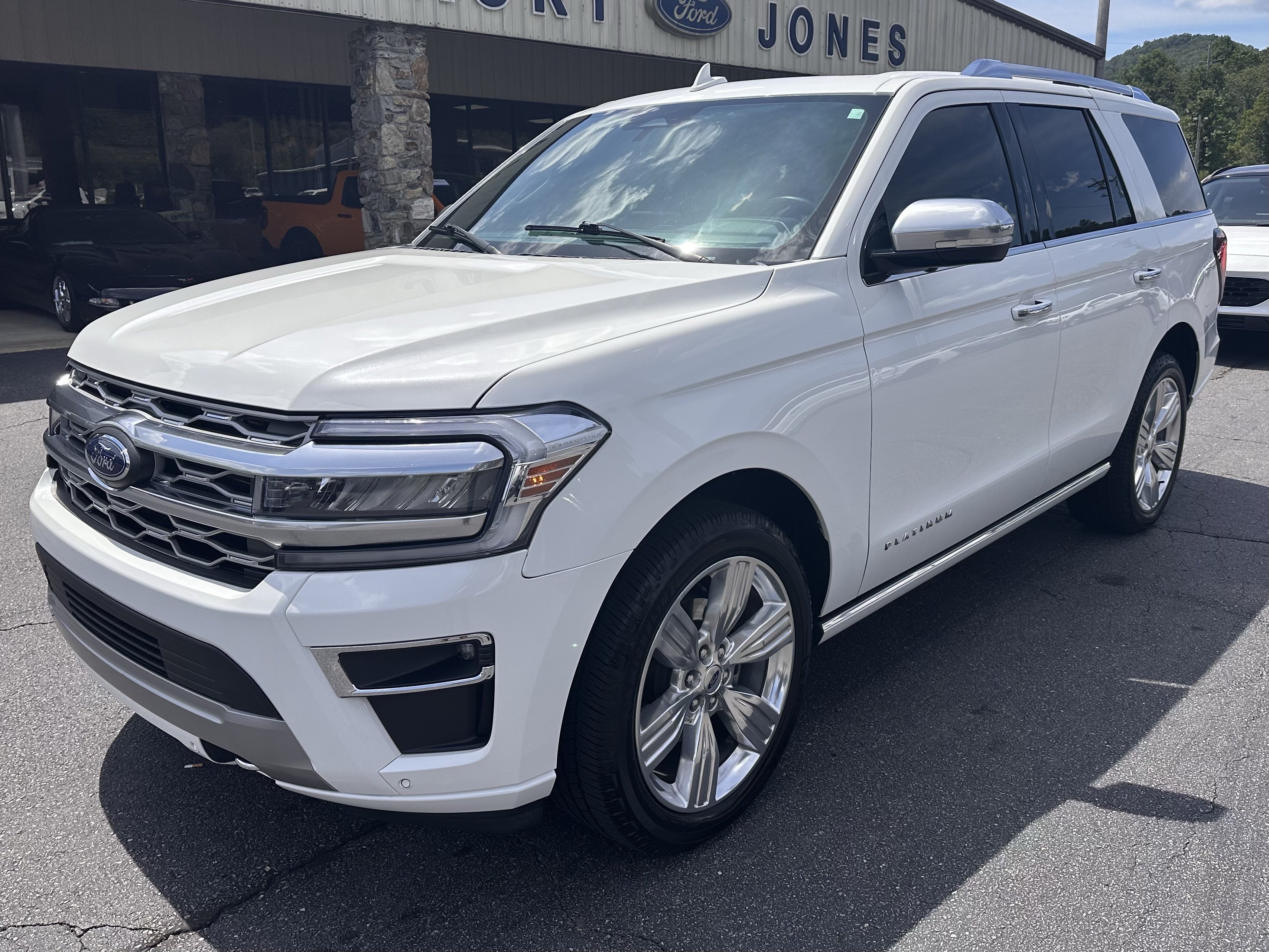 Certified 2022 Ford Expedition Platinum AWD/4WD image 2