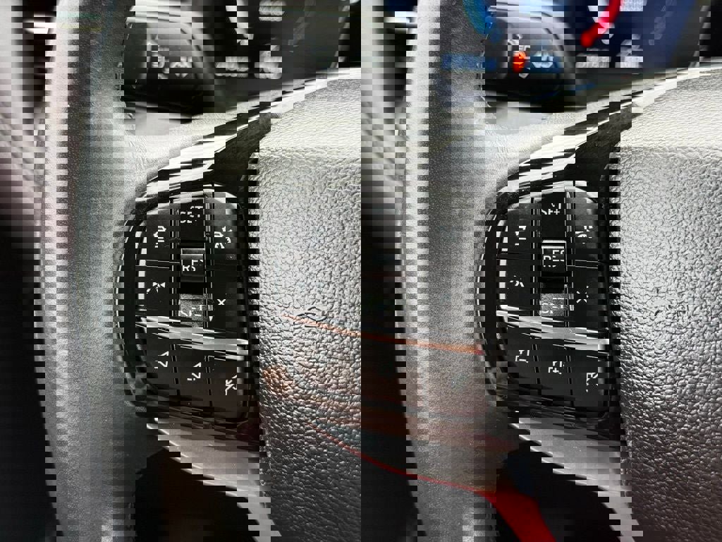 Certified 2025 Ford Explorer Platinum image 27