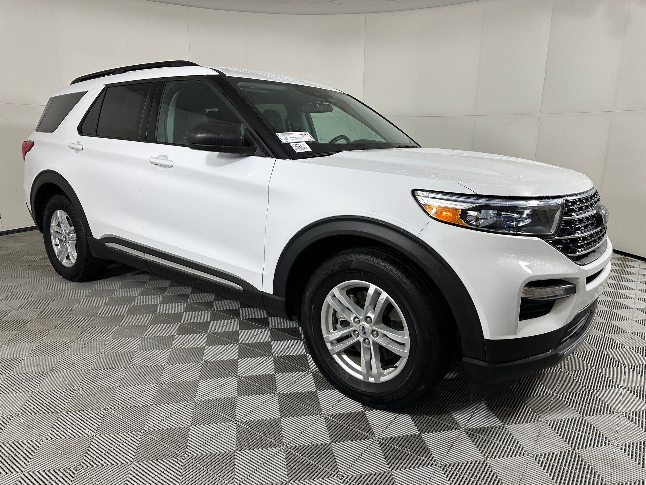 Certified 2024 Ford Explorer XLT w/ Equipment Group 202A image 7