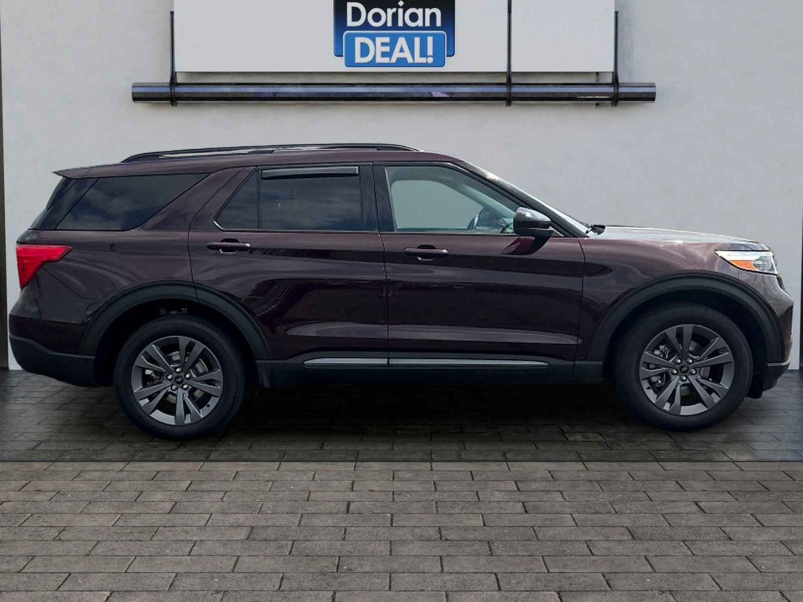 Certified 2023 Ford Explorer XLT w/ Equipment Group 202A AWD/4WD image 2