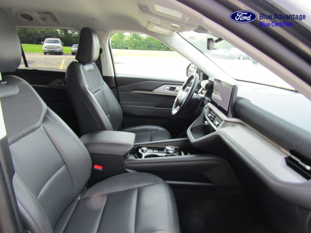 Certified 2025 Ford Explorer Active w/ Active Comfort Package AWD/4WD image 17
