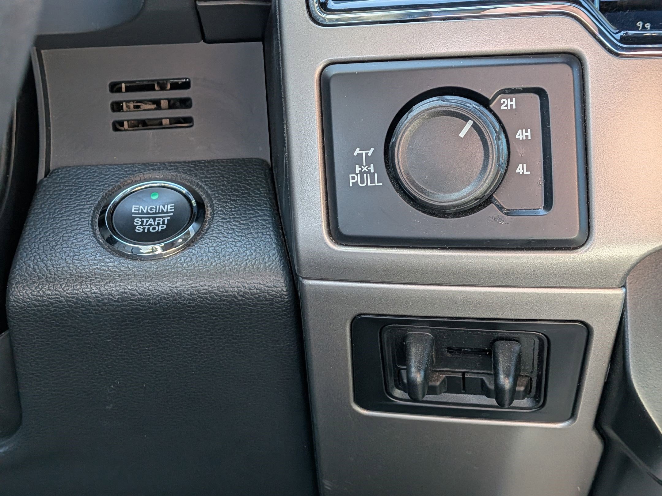 Certified 2022 Ford F350 Lariat w/ Tremor Off-Road Package image 25