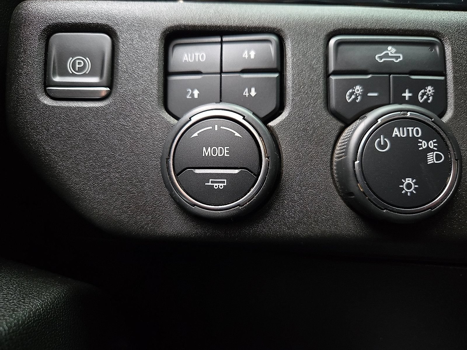 Used 2024 Chevrolet Silverado 1500 LT AWD/4WD image 18