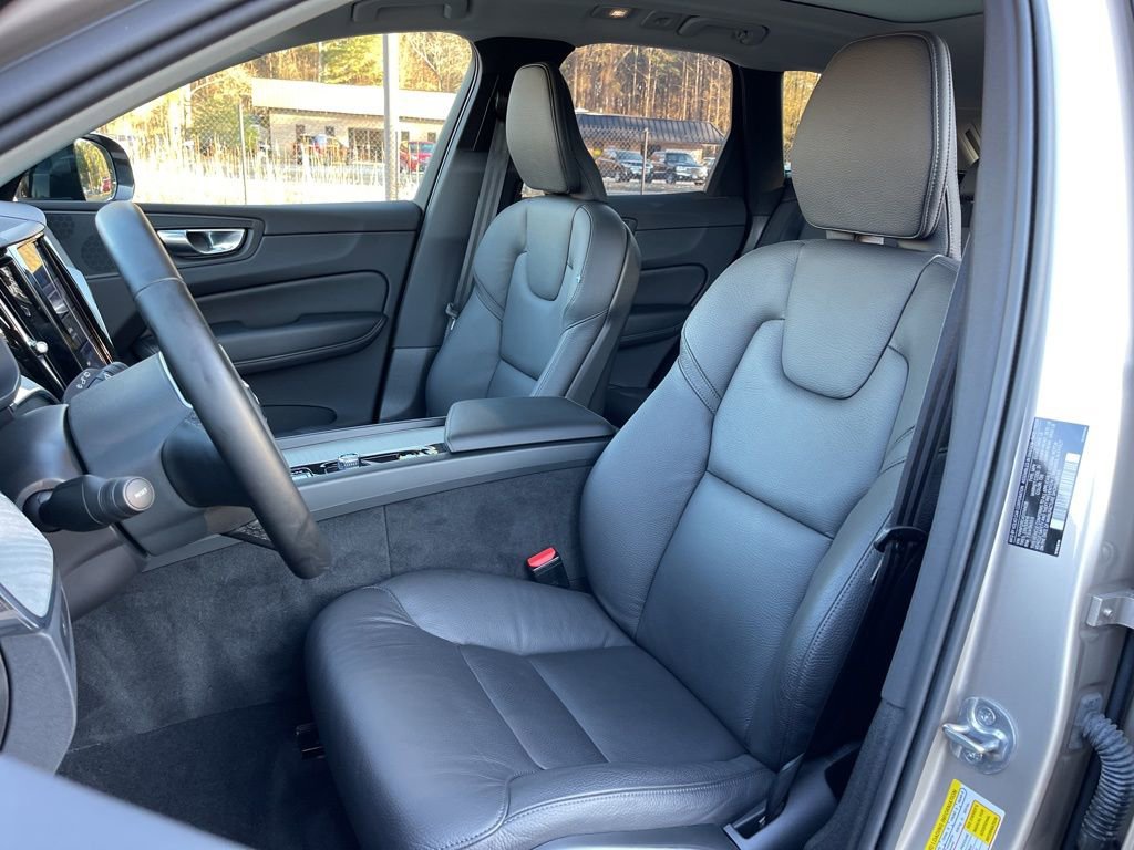 Used 2025 Volvo XC60 B5 Plus image 19