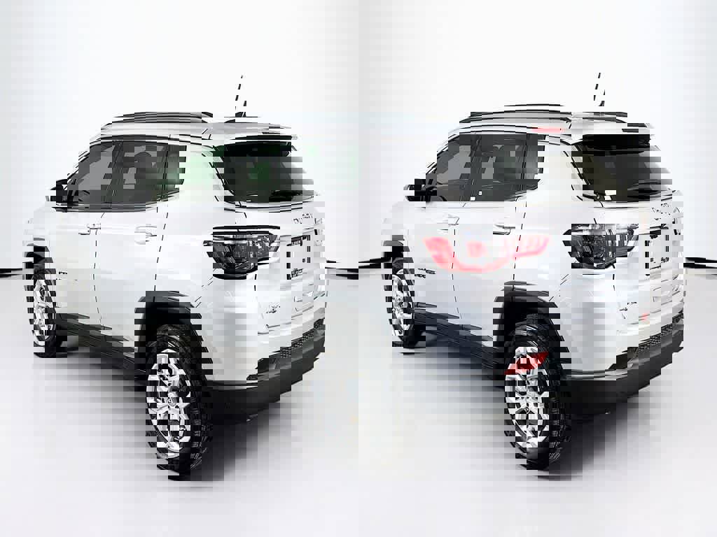 Used 2024 Jeep Compass Latitude image 4