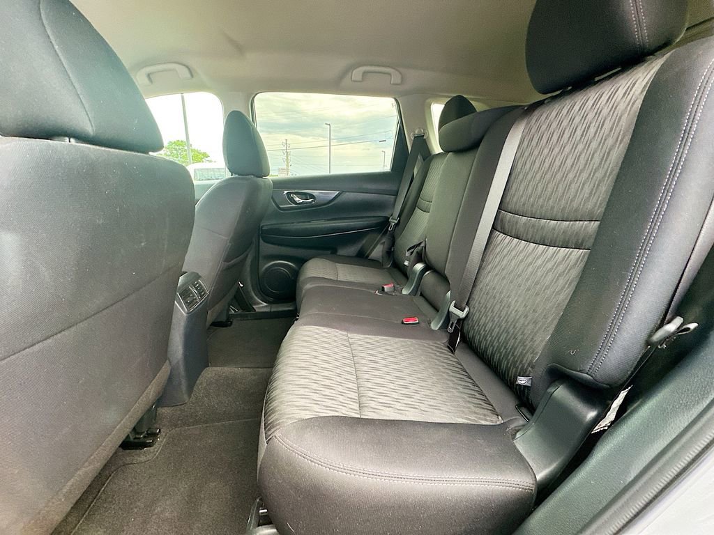 Used 2020 Nissan Rogue S w/ Special Edition Package FWD image 4