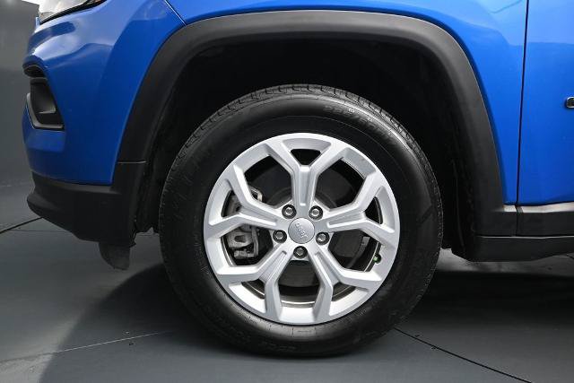 Used 2024 Jeep Compass Latitude w/ Convenience Group AWD/4WD image 12
