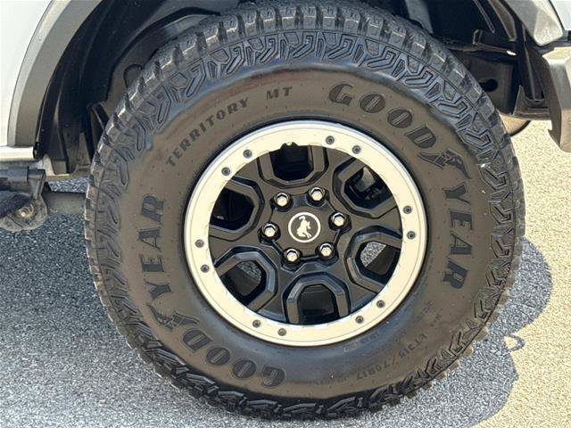 Certified 2022 Ford Bronco Badlands w/ Sasquatch Package AWD/4WD image 9