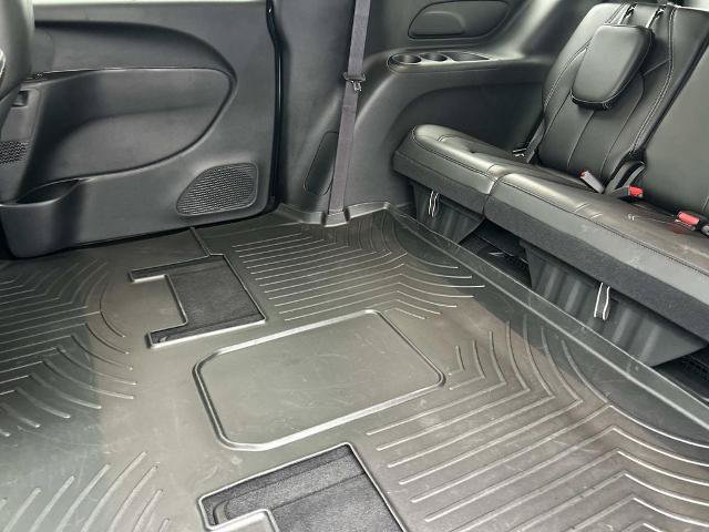 Used 2025 Chrysler Pacifica Select FWD image 14