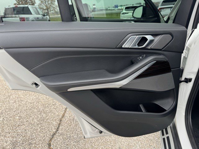 Used 2025 BMW X5 xDrive50e image 29