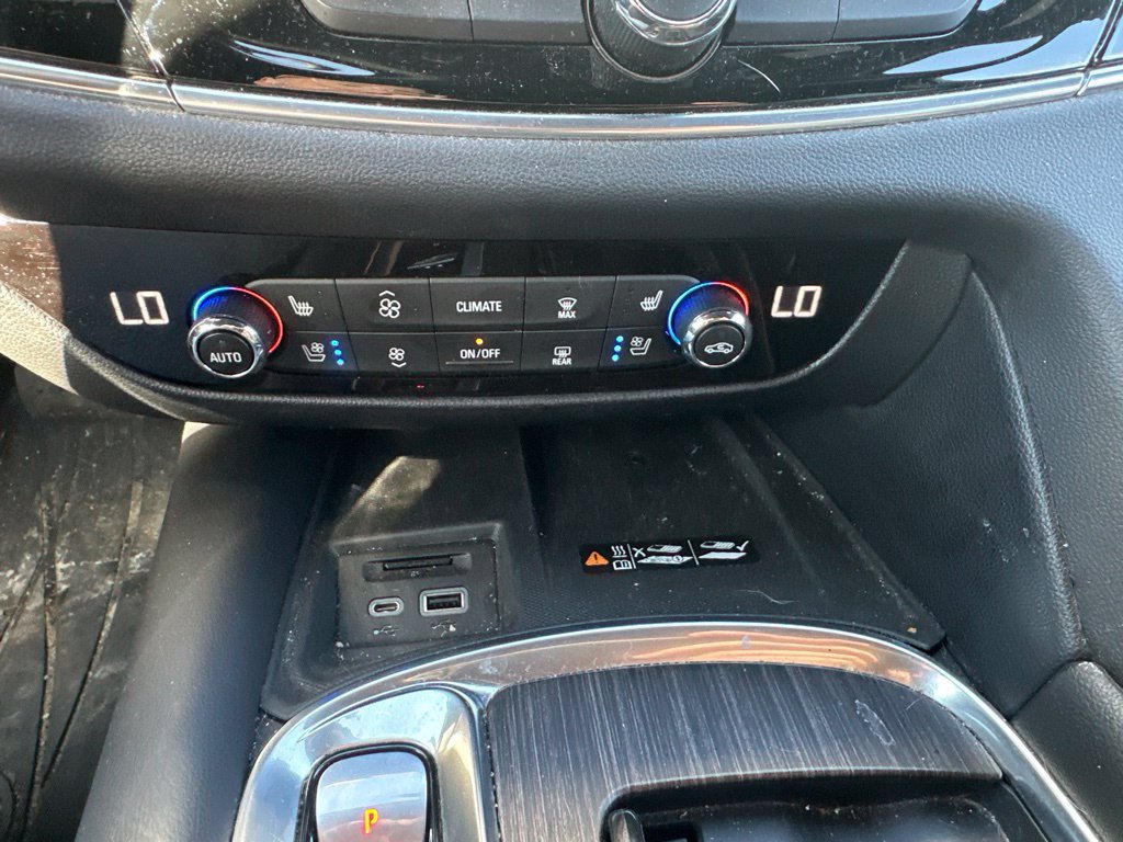 Used 2022 Buick Enclave Avenir w/ Avenir Technology Package AWD/4WD image 47