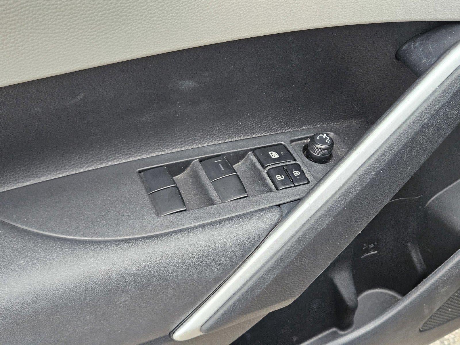 Used 2023 Toyota Corolla Cross LE AWD/4WD image 17