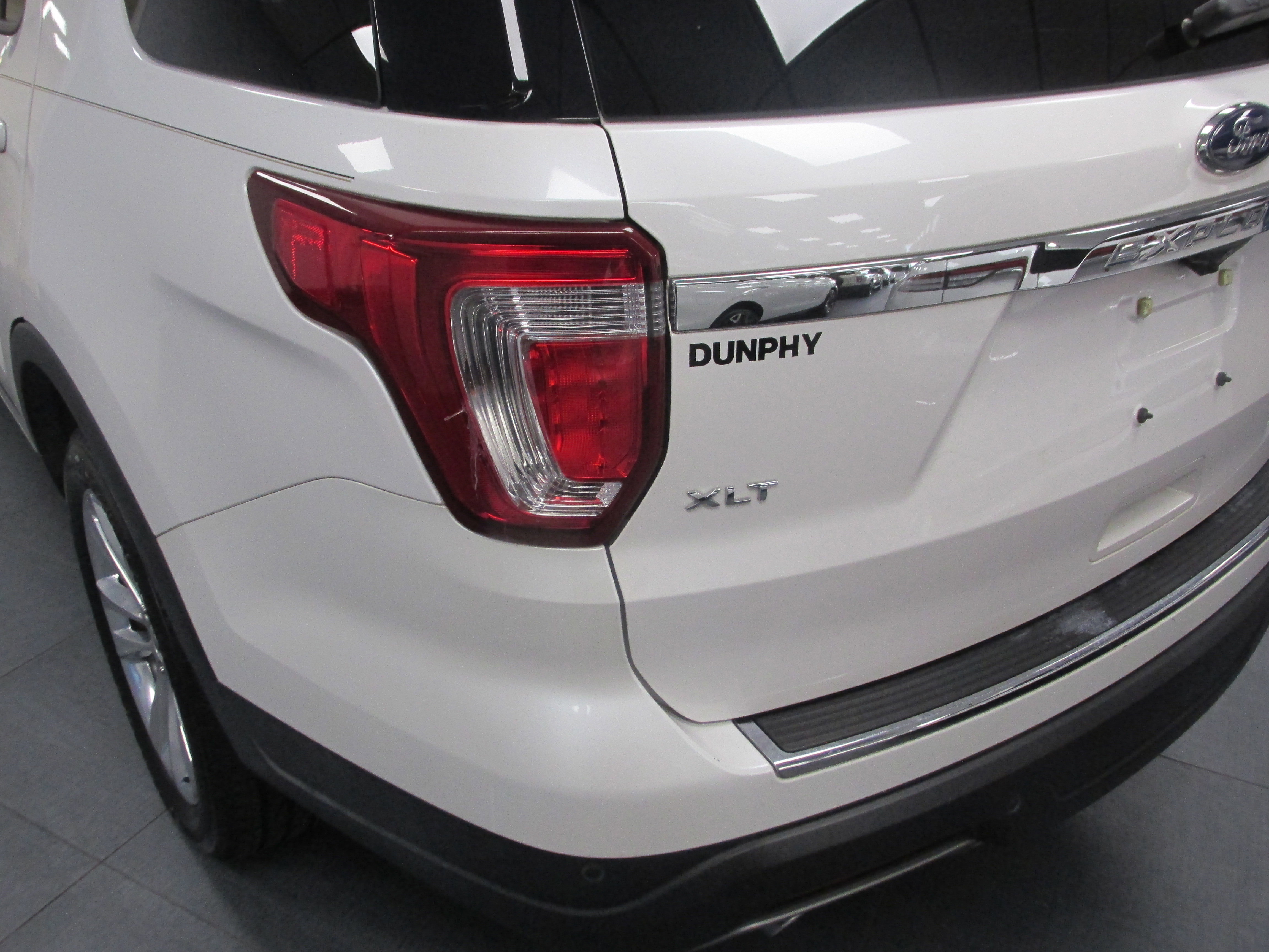 Certified 2018 Ford Explorer XLT w/ Equipment Group 202A image 11