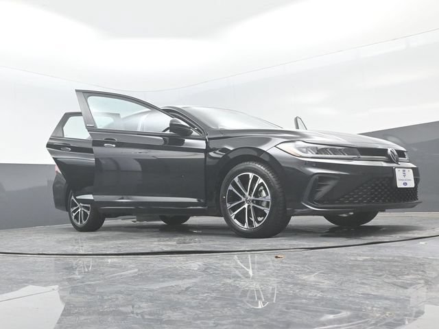 Used 2025 Volkswagen Jetta Sport FWD image 29