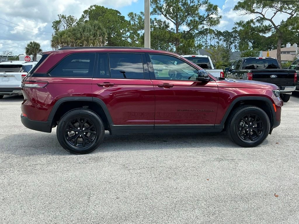 Used 2024 Jeep Grand Cherokee Altitude AWD/4WD image 9
