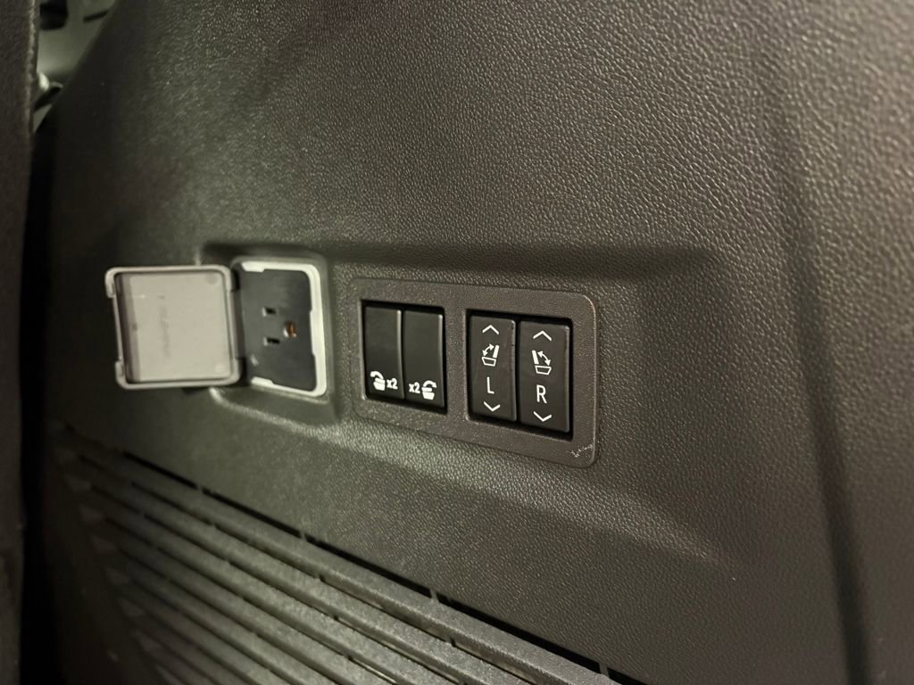 Used 2024 Chevrolet Tahoe RST w/ Luxury Package image 36