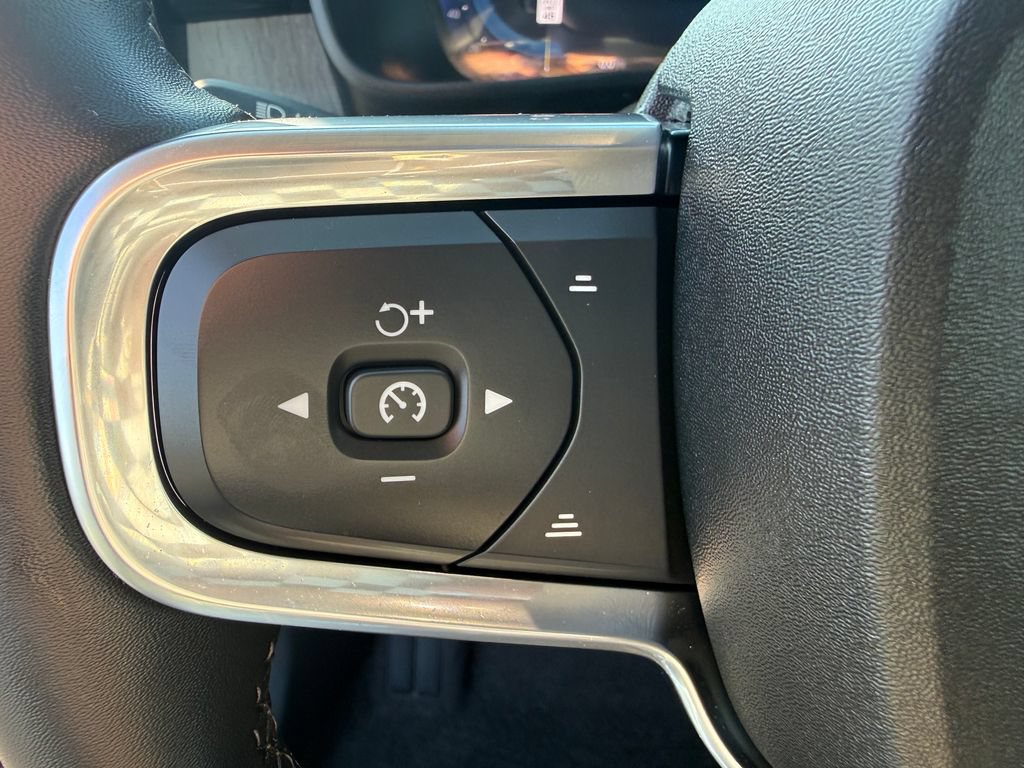 Used 2025 Volvo XC40 B5 Plus AWD/4WD image 21