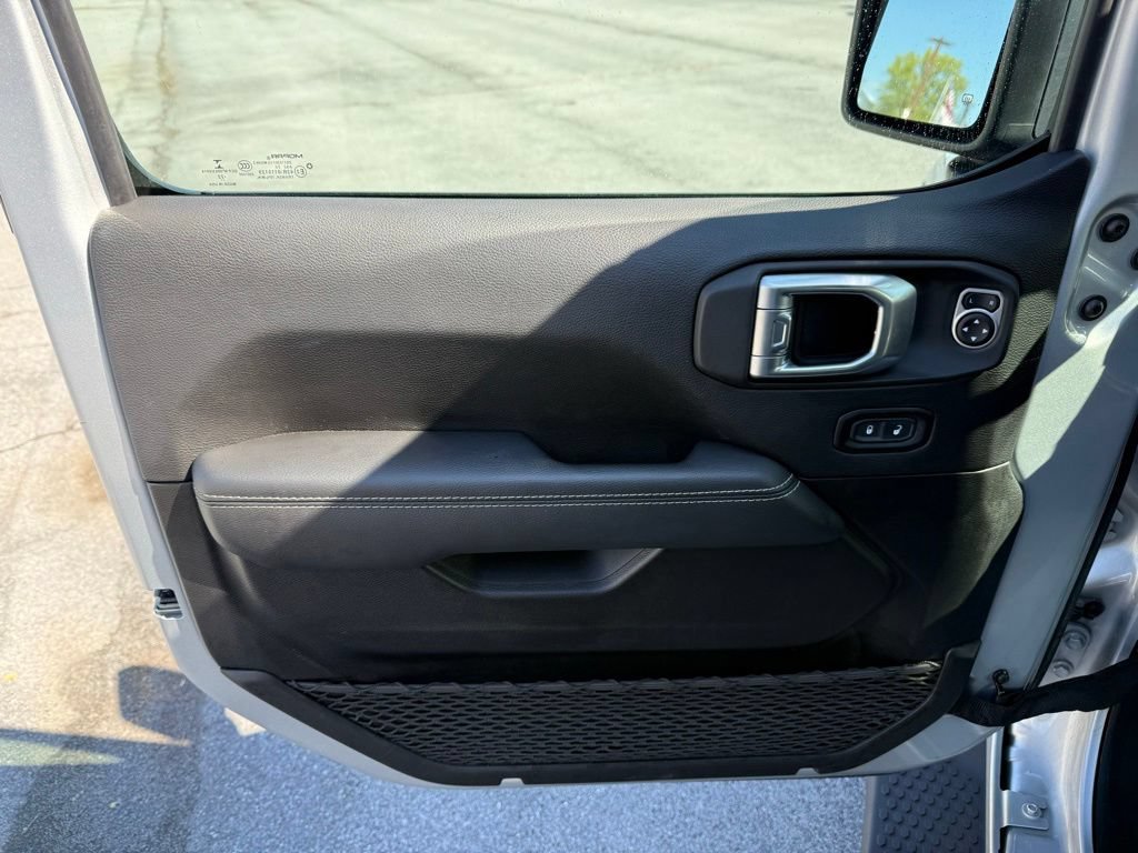 Used 2022 Jeep Wrangler Unlimited Sahara w/ Cold Weather Group AWD/4WD image 12