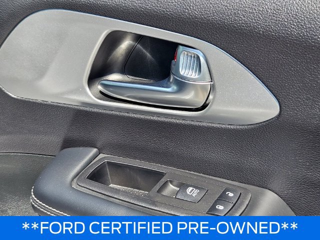 Used 2023 Chrysler Pacifica Touring FWD image 13