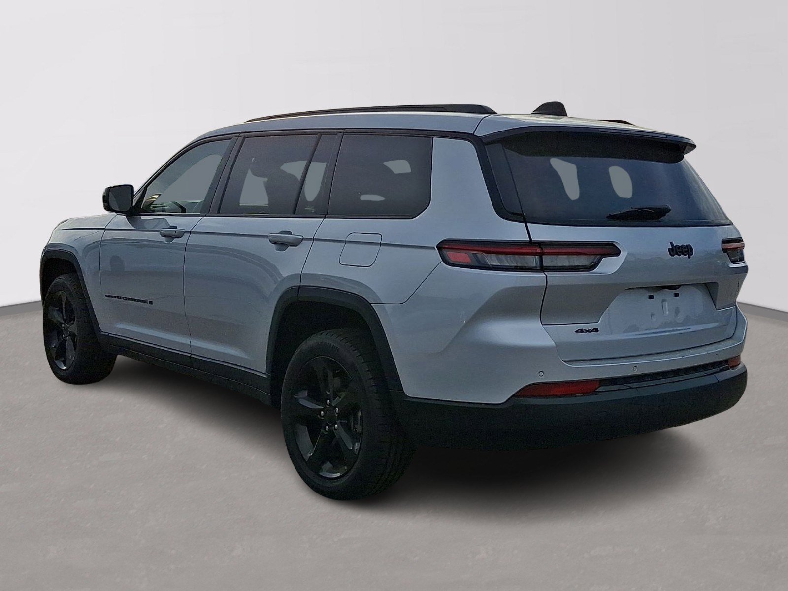 Used 2023 Jeep Grand Cherokee L Laredo image 4