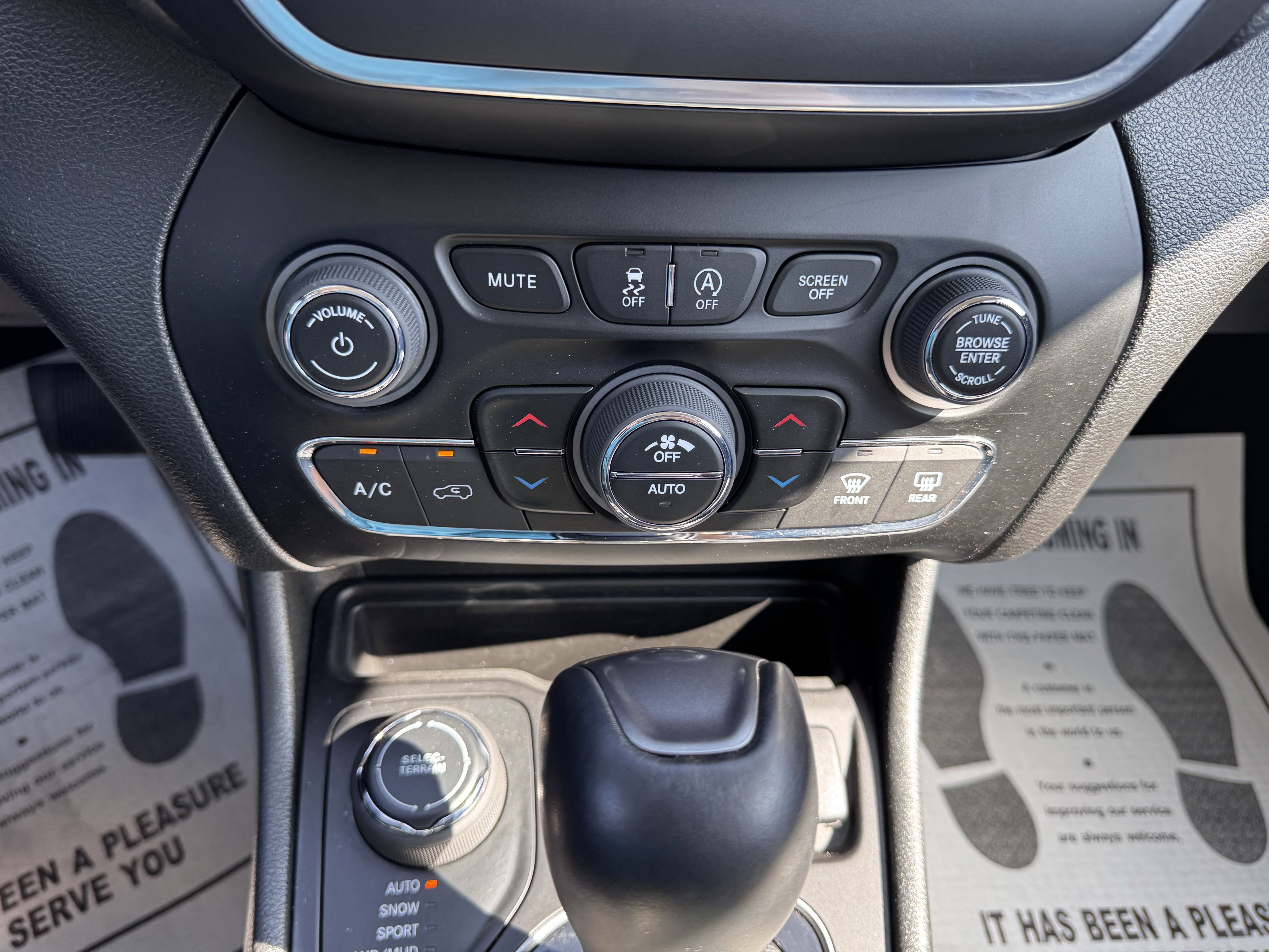 Used 2023 Jeep Cherokee Altitude Lux image 25