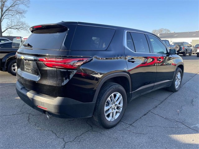 Used 2023 Chevrolet Traverse LS w/ Safety Package image 4