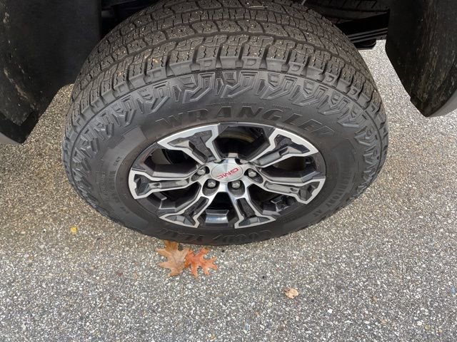 Used 2025 GMC Canyon AT4 w/ AT4 Premium Package image 10