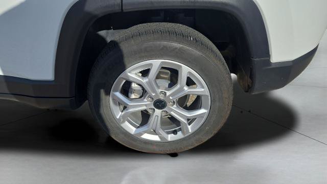 Used 2025 Jeep Compass Latitude w/ Sun & Sound Group AWD/4WD image 31