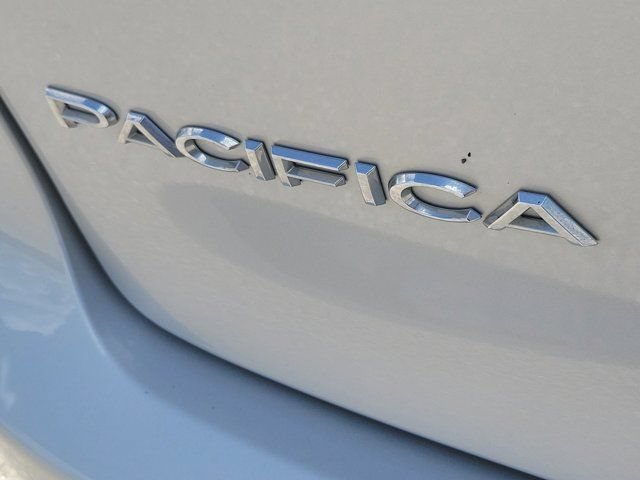 Used 2022 Chrysler Pacifica Touring-L AWD/4WD image 9