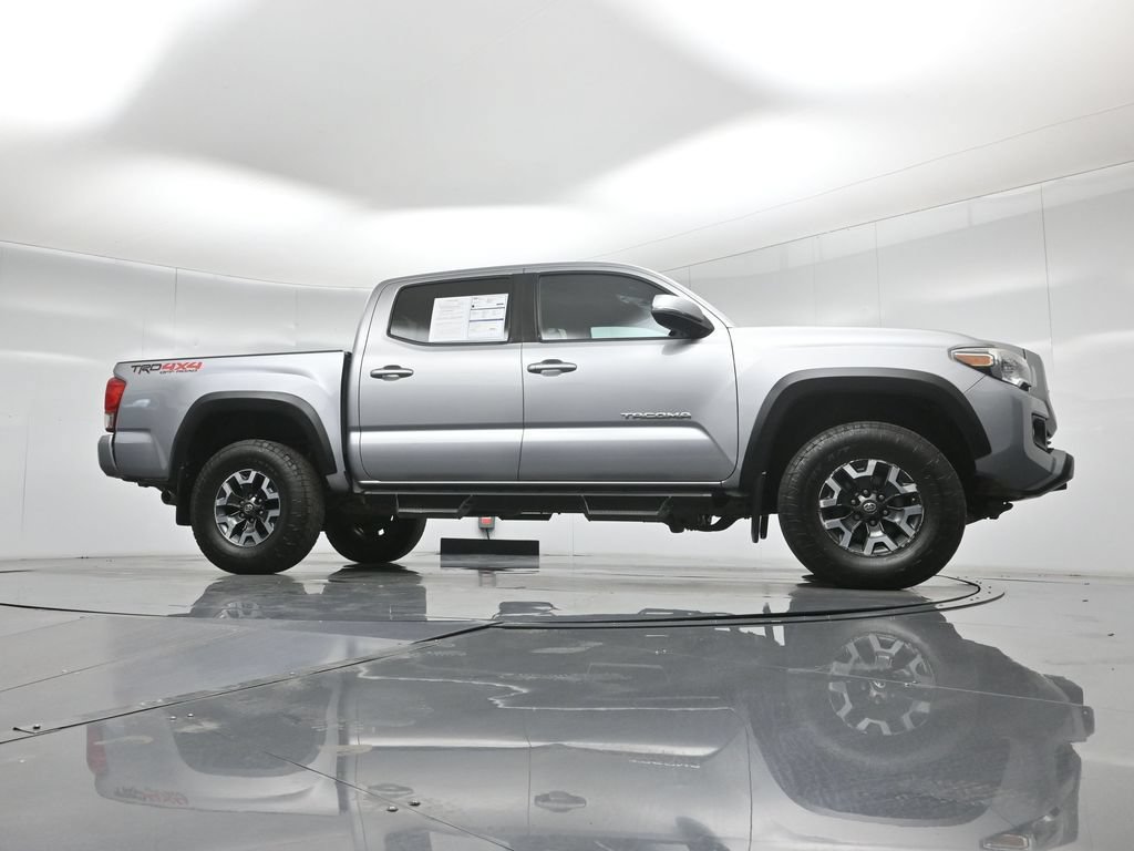 Used 2019 Toyota Tacoma TRD Off-Road w/ Technology Package AWD/4WD image 4