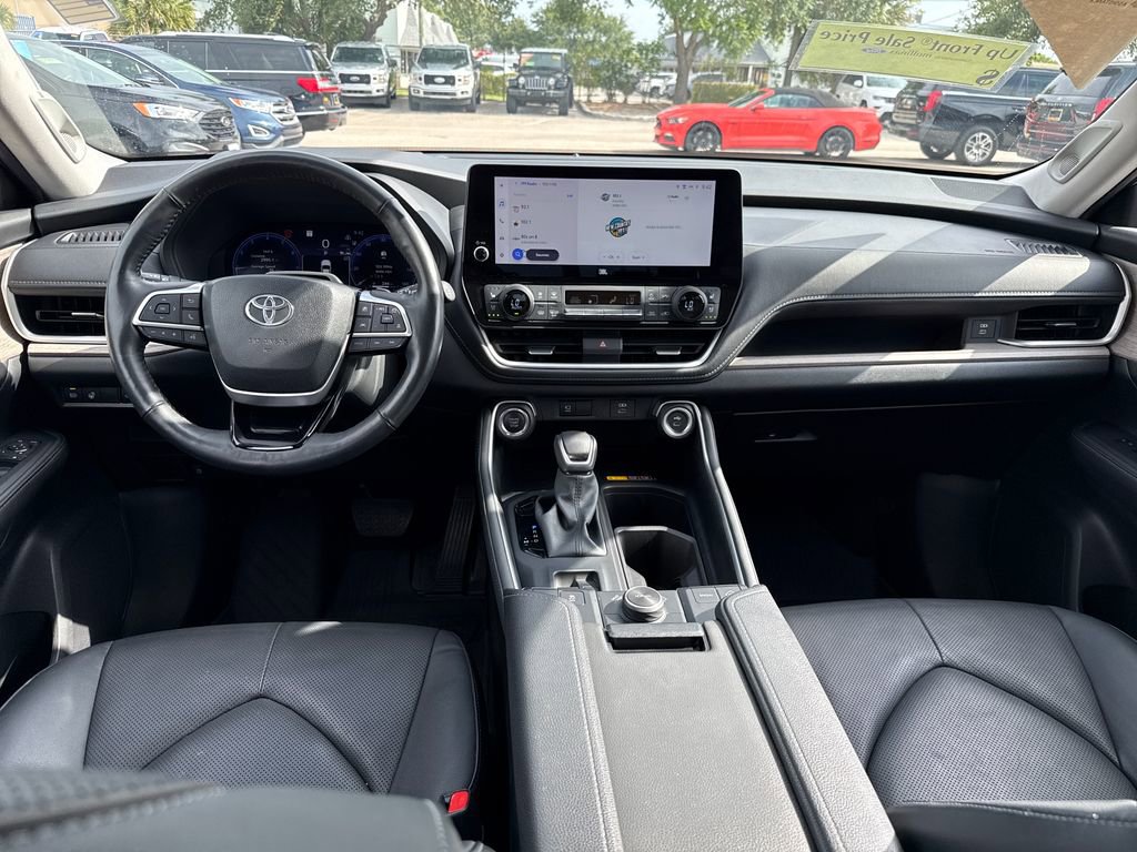 Used 2024 Toyota Grand Highlander AWD image 5