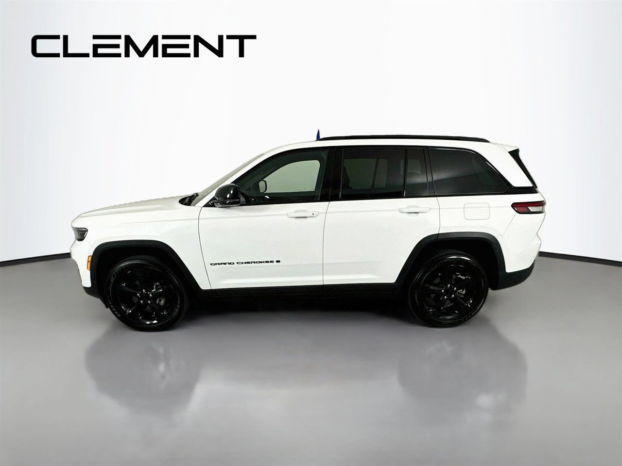 Used 2023 Jeep Grand Cherokee Altitude AWD/4WD image 6