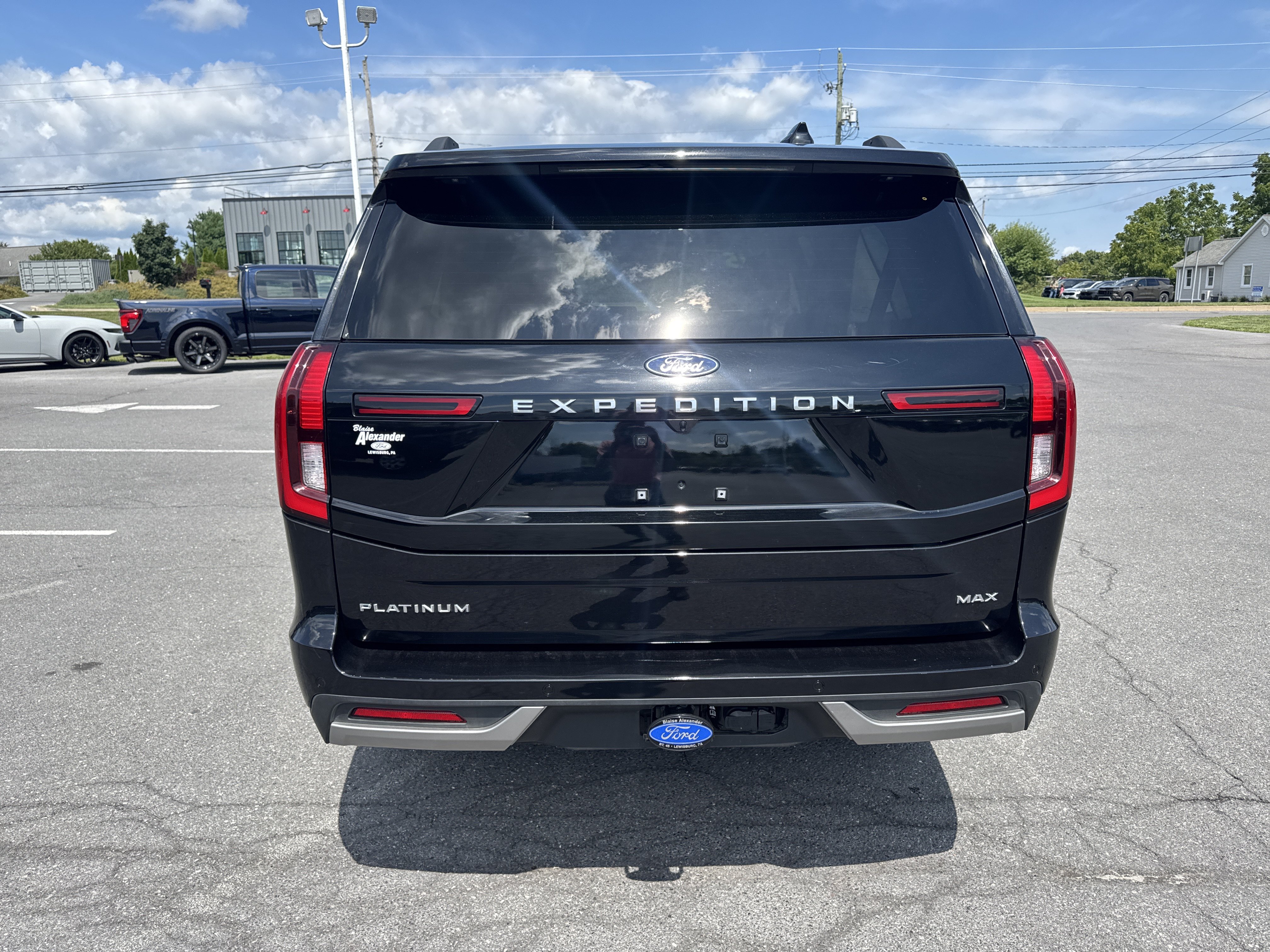 Certified 2025 Ford Expedition Max Platinum w/ Driver's Package AWD/4WD image 8